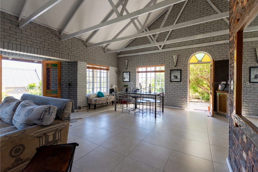 5 Bedroom Property for Sale in Middedorp Western Cape